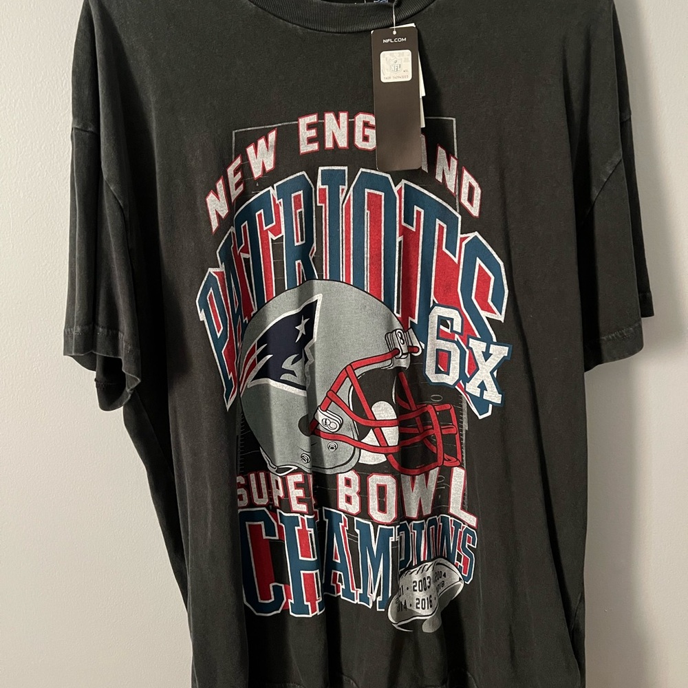 Abercrombie & Fitch Black New England Patriots Graphic Tee
